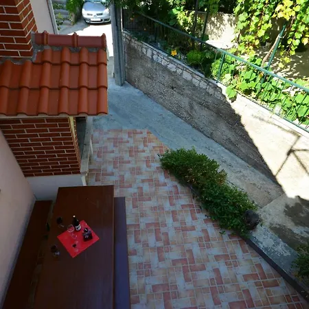 Apartman Apartments By The Sea Pisak, Omis - 7521 Mimice