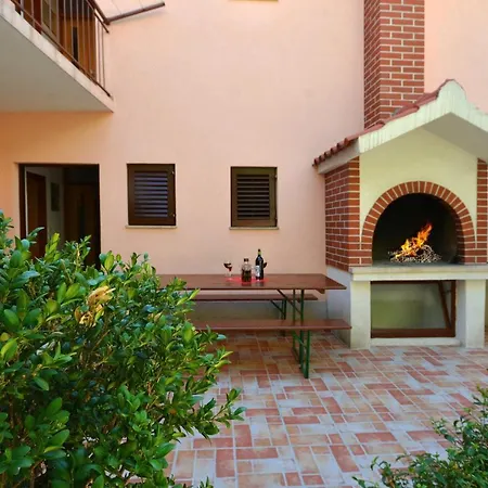 Apartments By The Sea Pisak, Omis - 7521 * Mimice