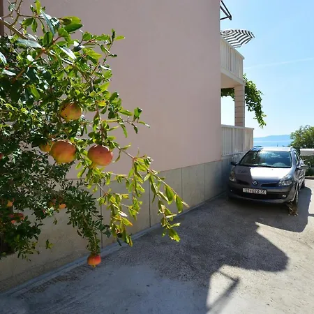 Apartments By The Sea Pisak, Omis - 7521 * Mimice