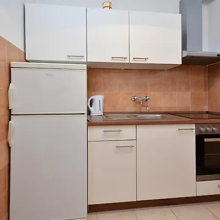 Apartman Apartments By The Sea Pisak, Omis - 7521 Mimice