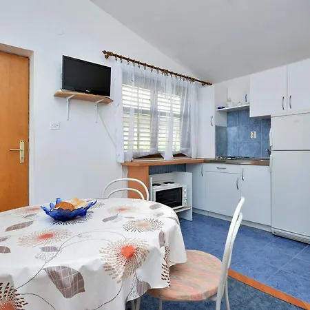 Apartments By The Sea Pisak, Omis - 7521 Apartman Mimice