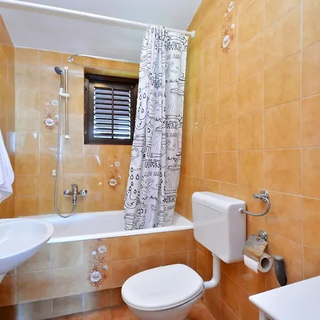 Apartman Apartments By The Sea Pisak, Omis - 7521