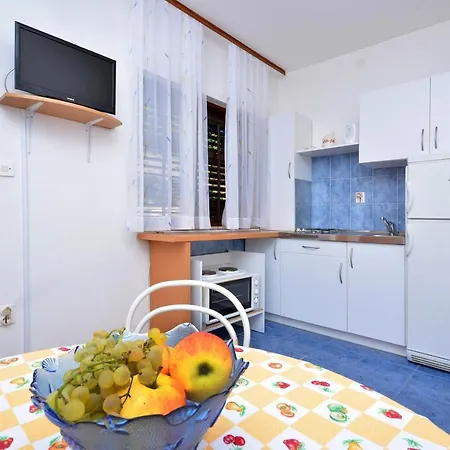 Apartman Apartments By The Sea Pisak, Omis - 7521 Mimice